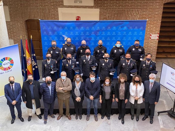 Recogida por parte del Govern del premio a la excelencia por los talleres de los policías tutores para reducir los riesgos de la COVID.