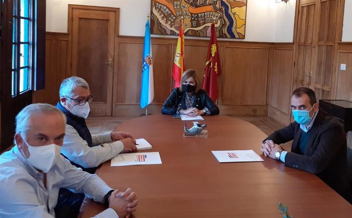 Alcaldes del sur de la provincia de Pontevedra y se reúnen con representantes de CCOO