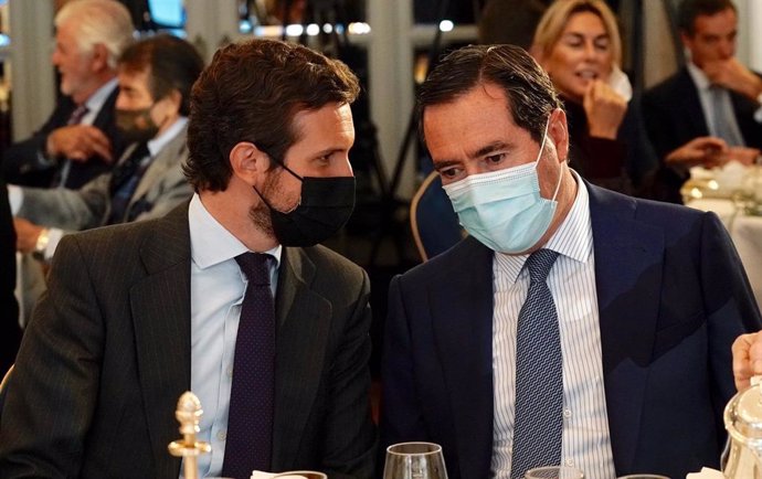 El presidente del PP, Pablo Casado, y el presidente de la CEOE, en una imagen de archivo.