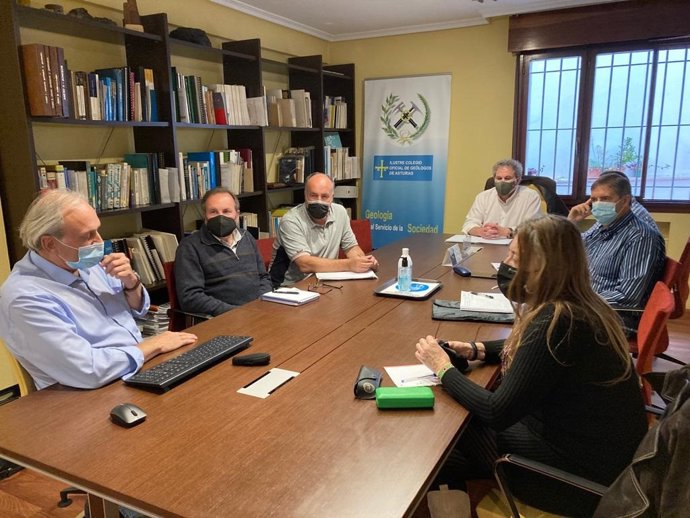 Reunión de EMC con el Colegio de Geólogos de Asturias para hablar del proyecto de Salave