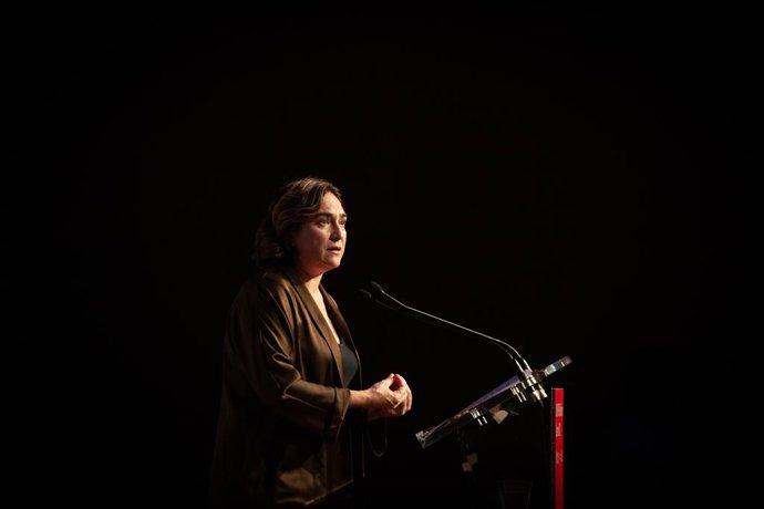 La alcaldesa de Barcelona, Ada Colau, en la clausura del VII Foro Global del Pacto de Políticas Alimentarias Urbanas de Milán, a 21 de octubre de 2021, en Barcelona, Catalunya (España). El VII Foro Global del Pacto de Políticas Alimentarias Urbanas de M