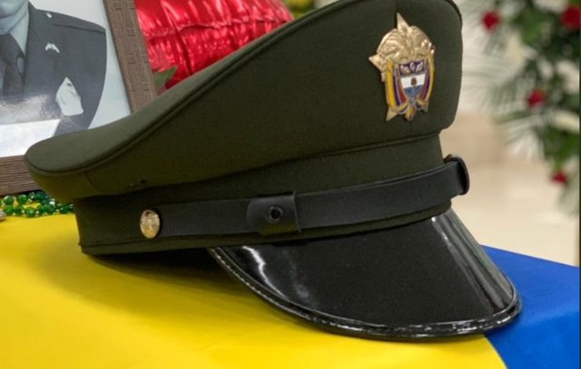 Archivo - Funeral por un agente de la Policía Nacional de Colombia muerto en un ataque de la guerrilla