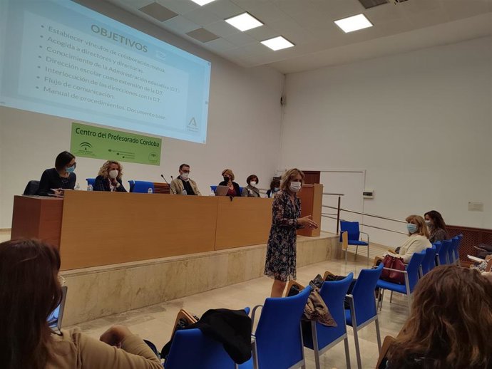 Troncoso en el encuentro con directores noveles.