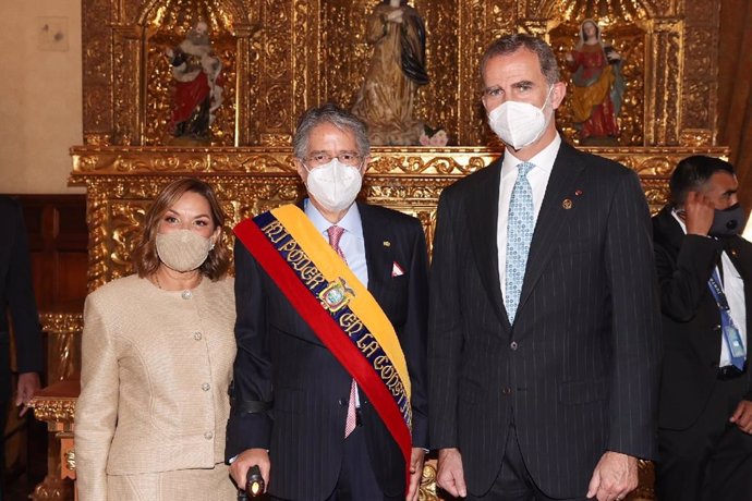 Archivo - El Rey Felipe VI con el presidente de Ecuador, Guillermo Lasso, tras su toma de posesión en mayo de 2021