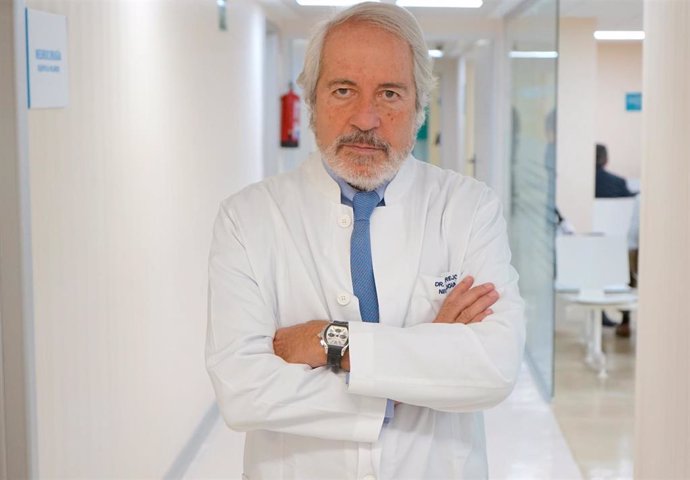 Archivo - El doctor Francisco Villarejo, jefe de Servicio de Neurocirugía del Hospital La Luz.