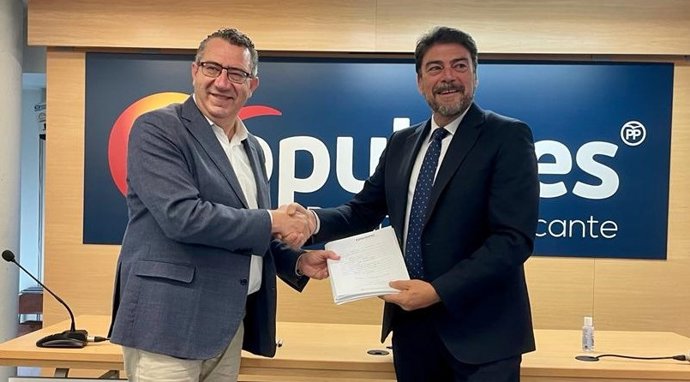 Pérez recibe los primeros 567 vales de Barcala para presidir el PP de la ciudad de Alicante