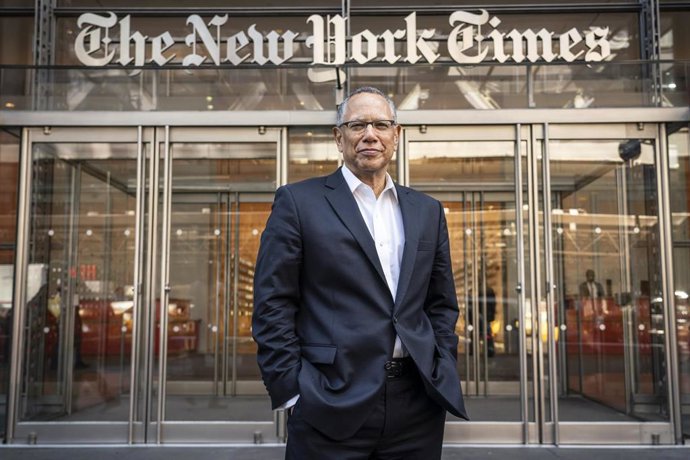 Archivo - April 03, 2019 - New York, New York, United States: Dean Baquet, the Executive Editor of The New York Times, poses for a portrait at The New York Times building on 8th Avenue in Manhattan. (Natan Dvir / Contacto Images)