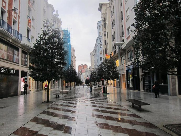 Archivo - Lluvia en Santander.- Archivo                   