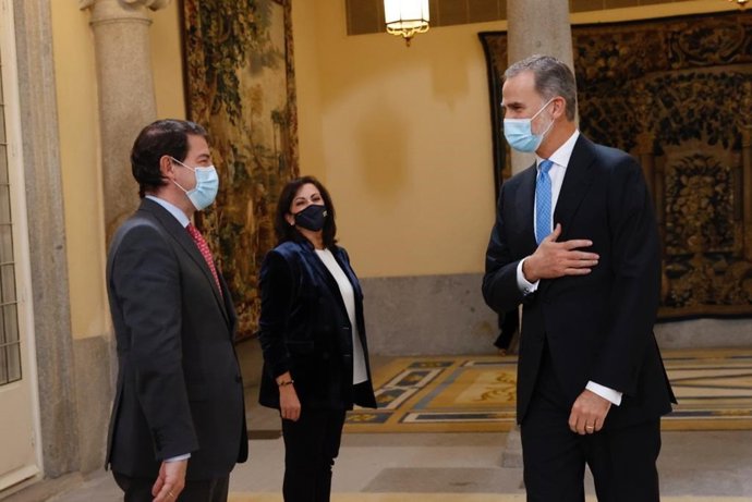 Alfonso Fernández Mañueco, junto al Rey Felipe VI