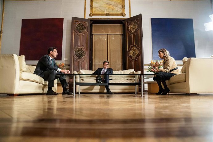 Reunión entre el presidente de la Junta, Juanma Moreno, y el ministro de Inclusión, Seguridad Social y Migraciones, José Luis Escrivá