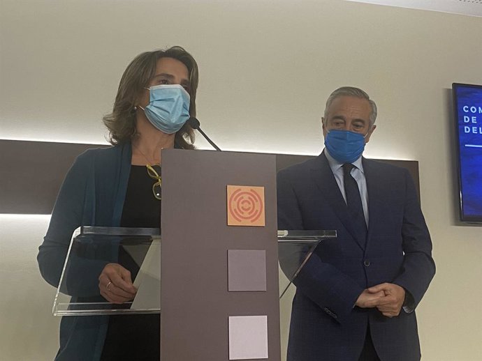 La  ministra Teresa Ribera y el presidente de las Cortes de Aragón, Javier Sada