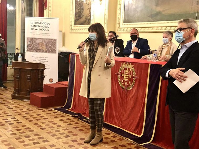 Redondo, durante la presentación de la obra.