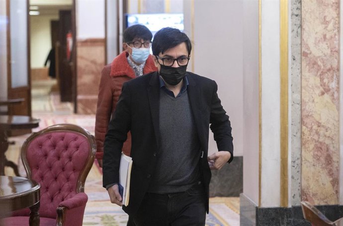 El diputado de Unidas Podemos, Gerardo Pisarello, se dirige a una reunión de la Mesa del Congreso de los Diputados, en el Salón de Ministros, a 3 de noviembre de 2021, en Madrid, (España).