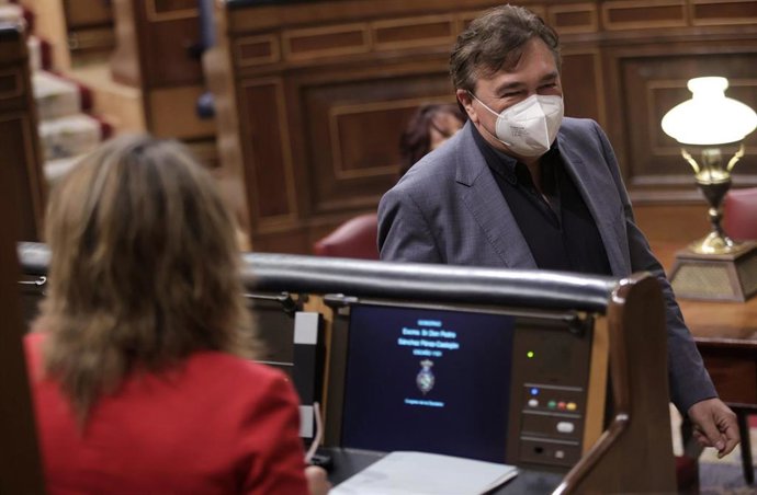 Archivo - El diputado de Teruel Existe, Tomás Guitarte, durante una sesión plenaria en el Congreso 