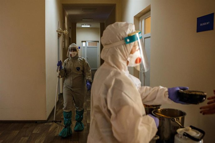 Archivo - Trabajadoras sanitarias en Ucrania durante la pandemia de coronavirus