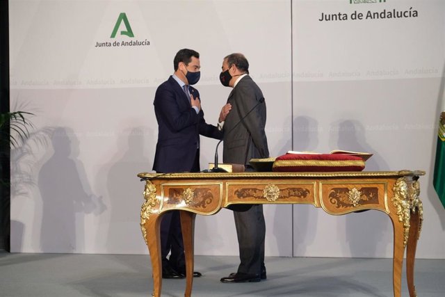 Archivo - Toma de posesión del rector de la US, Miguel Ángel Castro, presidida por el presidente de la Junta, Juanma Moreno.