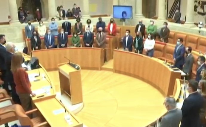 Minuto de silencio en el Parlamento de La Rioja