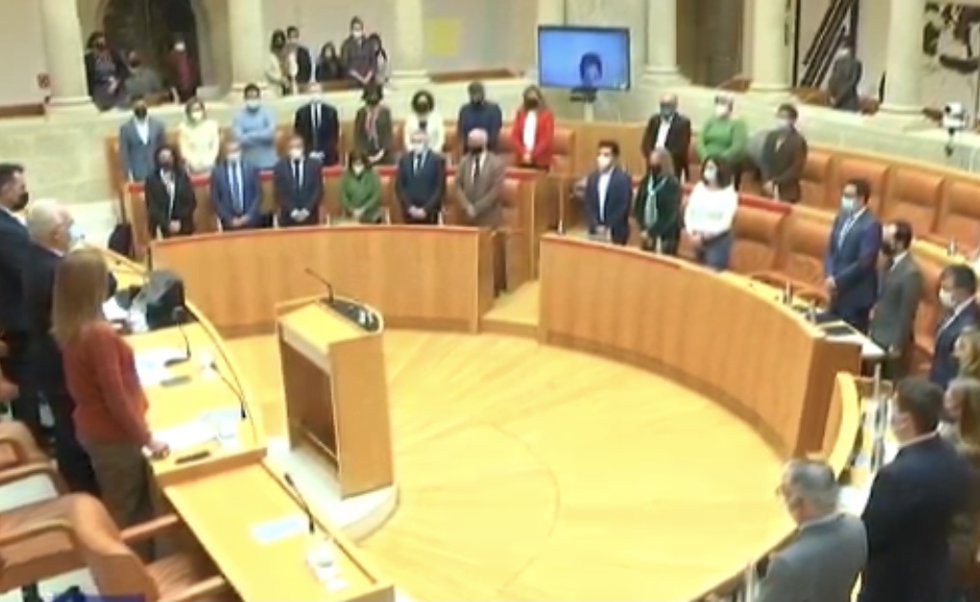 Minuto de silencio en el Parlamento de La Rioja