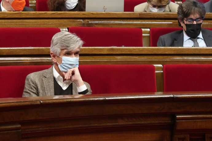 El conseller de Salud de la Generalitat, Josep Maria Argimon, en el pleno del Parlament de Catalunya, en Barcelona, a 3 de noviembre de 2021.