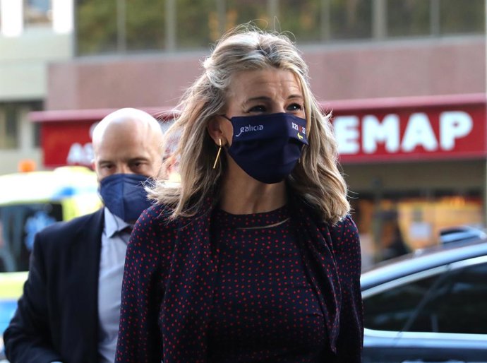 La vicepresidenta segunda y ministra de Trabajo y Economía Social, Yolanda Díaz, a su llegada a un desayuno organizado por la consultora de comunicación Kreab Worldwide, en la sede de Kreab España, a 4 de noviembre de 2021, en Madrid, (España). Kreab es