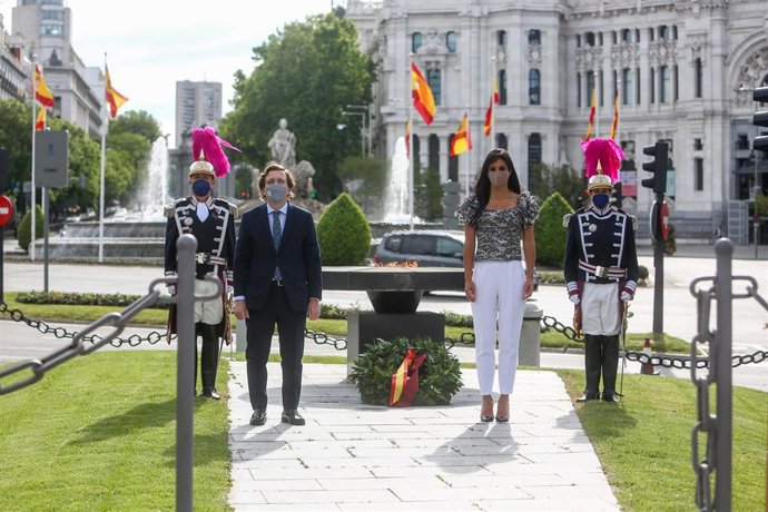 Archivo - El alcalde de Madrid, José Luis Martínez-Almeida, y la vicealcaldesa de Madrid, Begoña Villacís.