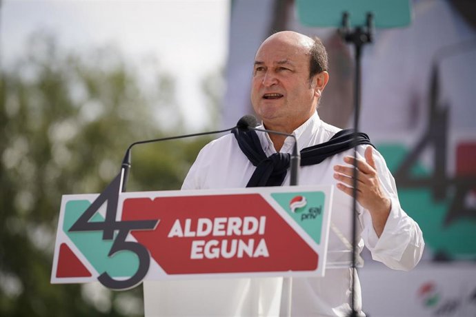 Archivo - El presidente del EBB del PNV, Andoni Ortuzar, durante la celebración del Alderdi Eguna del PNV