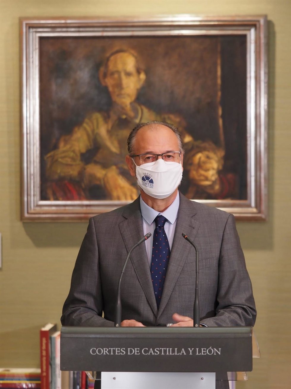 El presidente de las Cortes atiende a los medios en la sala Miguel Delibes