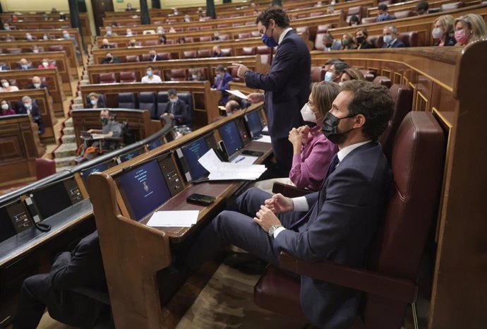 El líder del PP, Pablo Casado, en una sesión de control al Gobierno en el Congreso de los Diputados, a 13 de octubre de 2021, en Madrid, (España). 