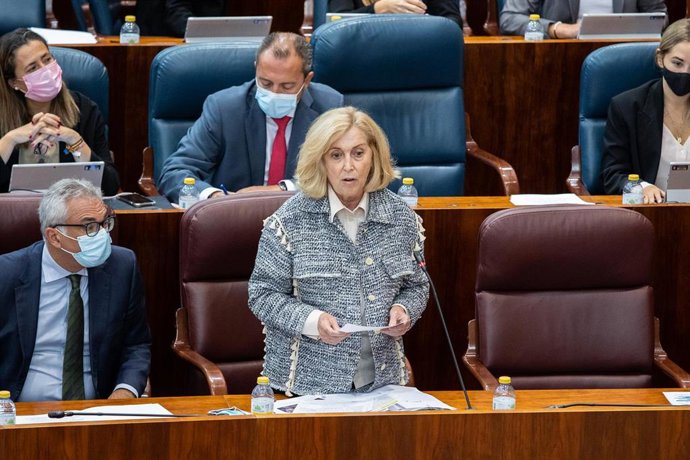 La consejera de Familia, Juventud y Política Social de la Comunidad de Madrid, Concepción Dancausa, en una sesión de control al Gobierno de la región, en la Asamblea de Madrid, a 14 de octubre de 2021, en Madrid, (España). Durante este pleno se debaten 