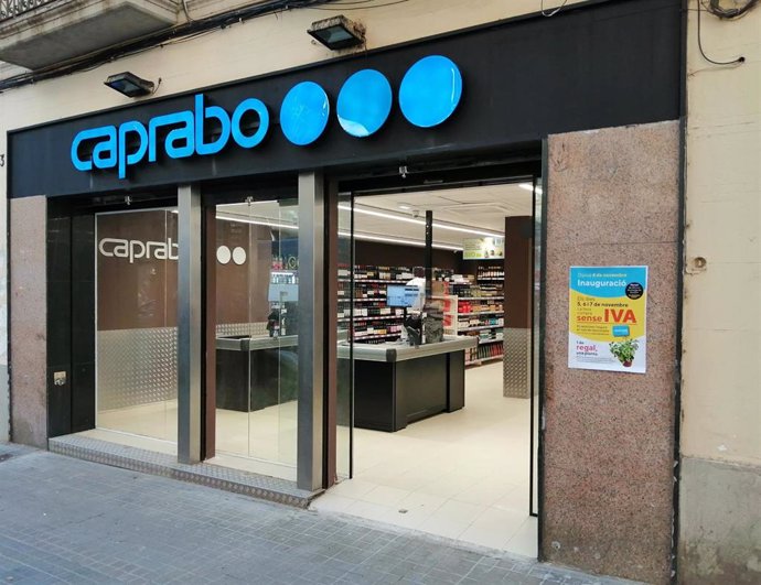 Caprabo abre un nuevo supermercado en el barrio de Sants de Barcelona