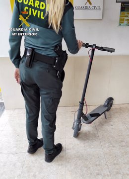 Imagen del patinete eléctrico recuperado por la Guardia Civil