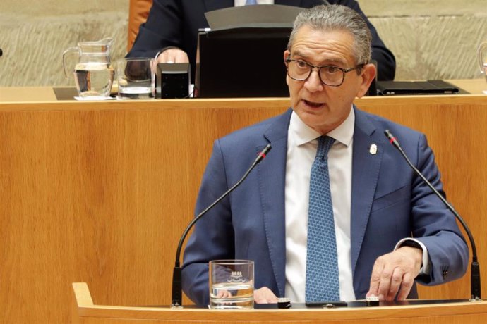 El consejero de Hacienda, Celso González, en su intervención en defensa de los Presupuestos de La Rioja