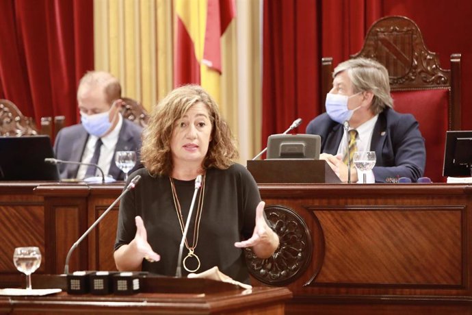 Archivo - La presidenta del Govern, Francina Armengol, durante una intervención en el Debate de Política General en el Parlament.
