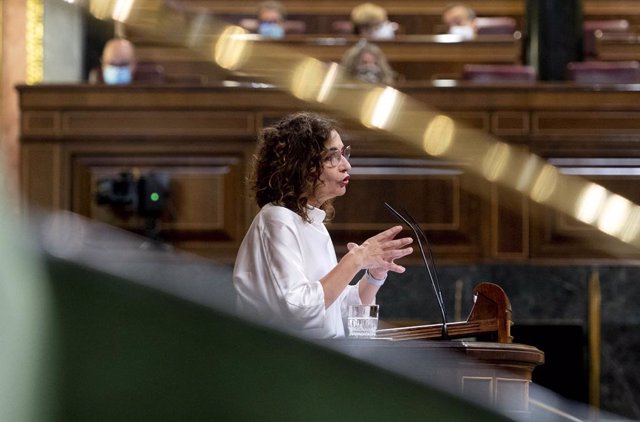 La ministra d'Hisenda, María Jesús Montero, en la sessió plenària al Congrés 