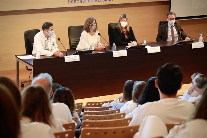 Armengol afirma que el problema del personal sanitario no es el idioma sino "las políticas de quienes despedían".