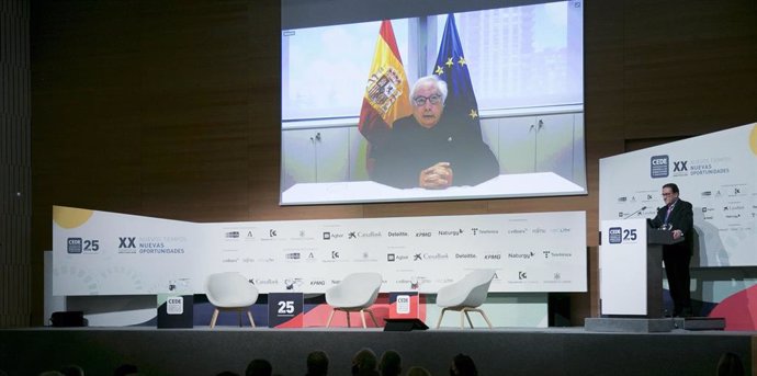 Ponencia del ministro de Universidades, Manuel Castells.