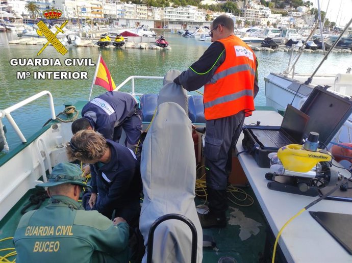La Guardia Civil durante la búsqueda del hombre desaparecido