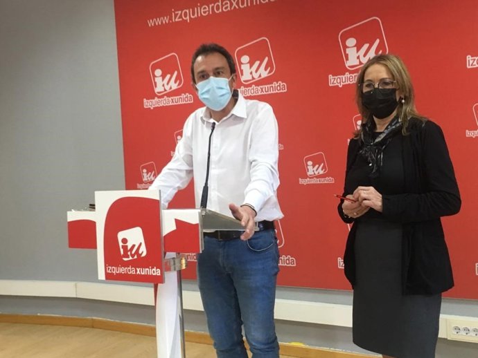 Los diputados de IU Ovidio Zapico y Ángela Vallina
