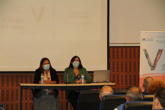 La diputada de Desarrollo Territorial, Yolanda Rubio, junto a la alcaldesa de Punta Umbría, Aurora Águedo.