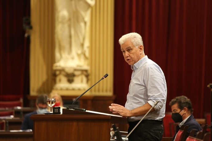 Archivo - El portavoz del PI en el Parlament balear, Josep Meli, durante el Debate de Política General 2021.