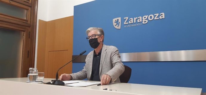Santisteve (ZeC) destaca la "ausencia" de proyectos públicos del gobierno municipal de Zaragoza.