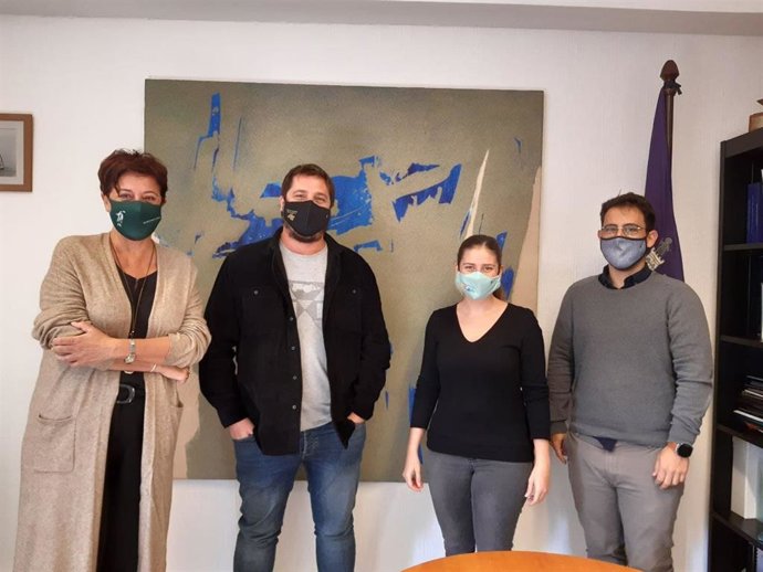 La consellera insular de Sostenibilidad y Medio Ambiente, Aurora Ribot, junto al director general de Residuos, Juan Carrasco; el secretario general de Unió de Pagesos, Sebasti Ordines, y la gerente de AgroMallorca, Isabel Vicens.