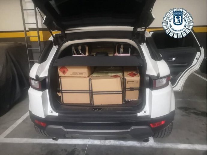 Requisados 19.200 mecheros y 200 librillos de papel falsificados en una calle del madrileño distrito de Tetuán