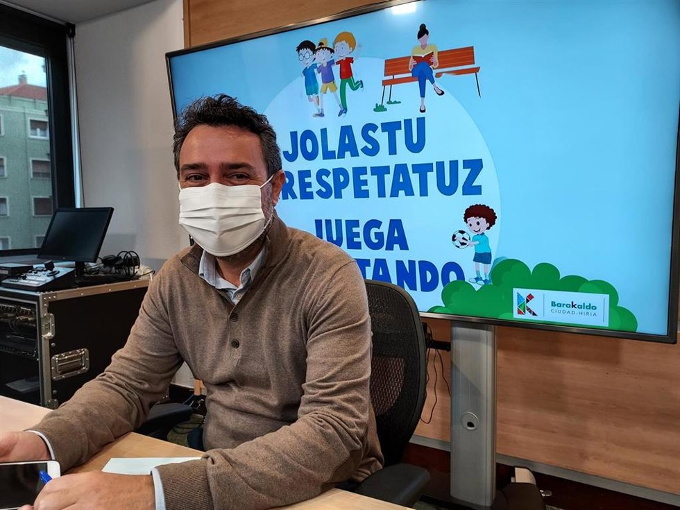 Jon Andoni Uria presenta la iniciativa 'Juega respetando'