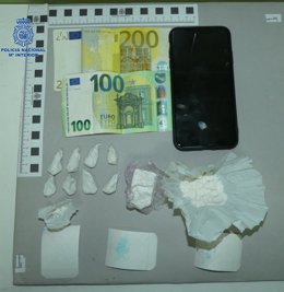 Archivo - Objetos intervenidos durante la detención en Mahón.