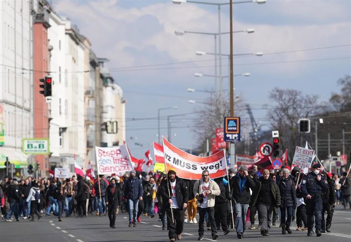 Archivo - Imagen de archivo de una protesta contra las restricciones impuestas por la pandemia en Austria.