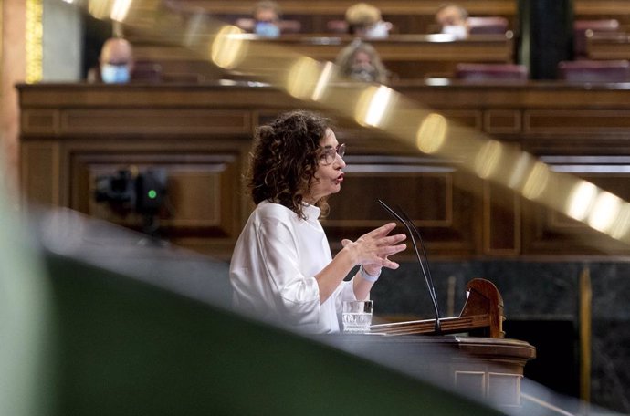 La ministra d'Hisenda, María Jesús Montero, en la sessió plenria al Congrés 