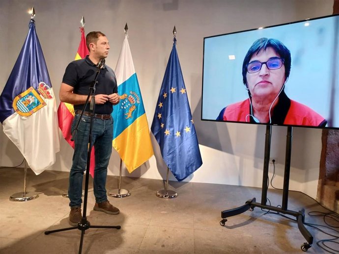 El director técnico suplente de Pevolca, Rubén Fernández y Carmen López, responsable de vulcanología del IGN, en rueda de prensa