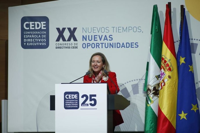Nadia Calvino en la clausura del XX Congreso Directivos de la Confederación Española de Directivos y Ejecutivos (CEDE).