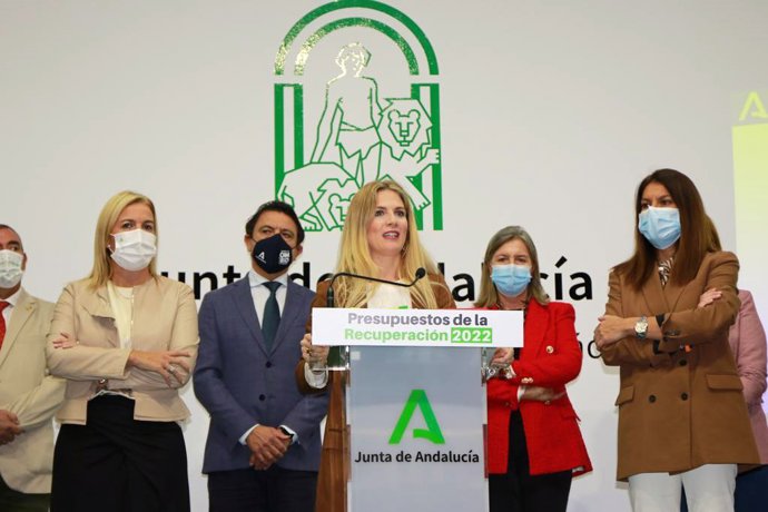 Ana Mestre presentando los presupuestos en rueda de prensa